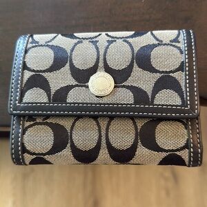 Vintage 👑COACH SIGNATURE TRIFOLD WALLET